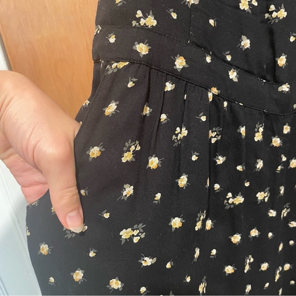 Abercrombie & Fitch Black Jumpsuit with Yellow Floral Design - Picture 4 of 12